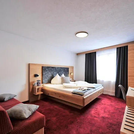 Traube Hotel Fliess